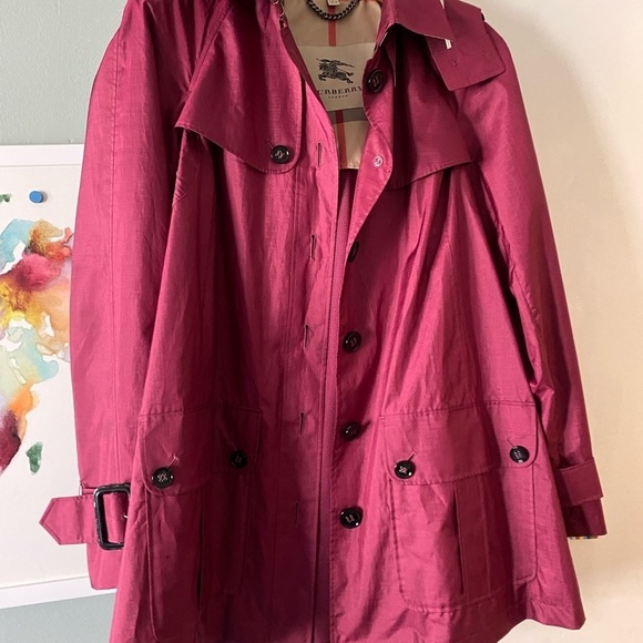 Women’s Burberry Coat with hood and certificate of Authenticity - Picture 10 of 12